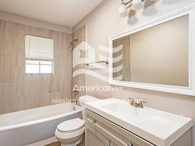 845683_010_main_bathroom_11.jpg