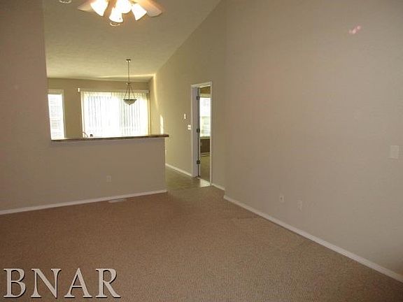 2nd image of 901 Wartburg Dr