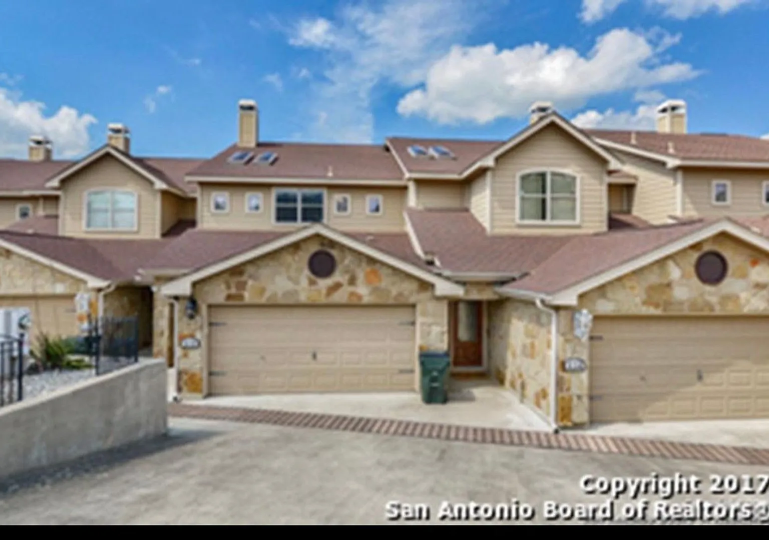$500 Price Drop!! // New On Market — Photo 1