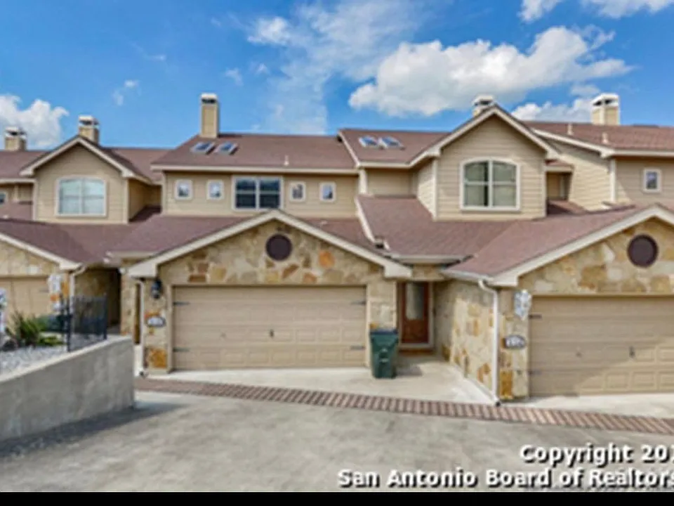976 Parkview Dr