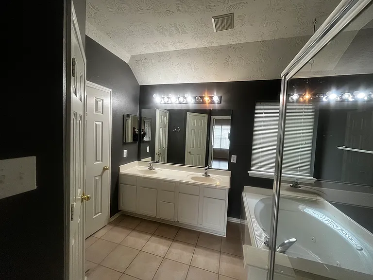 5508 Lilywood Ln — Photo 9