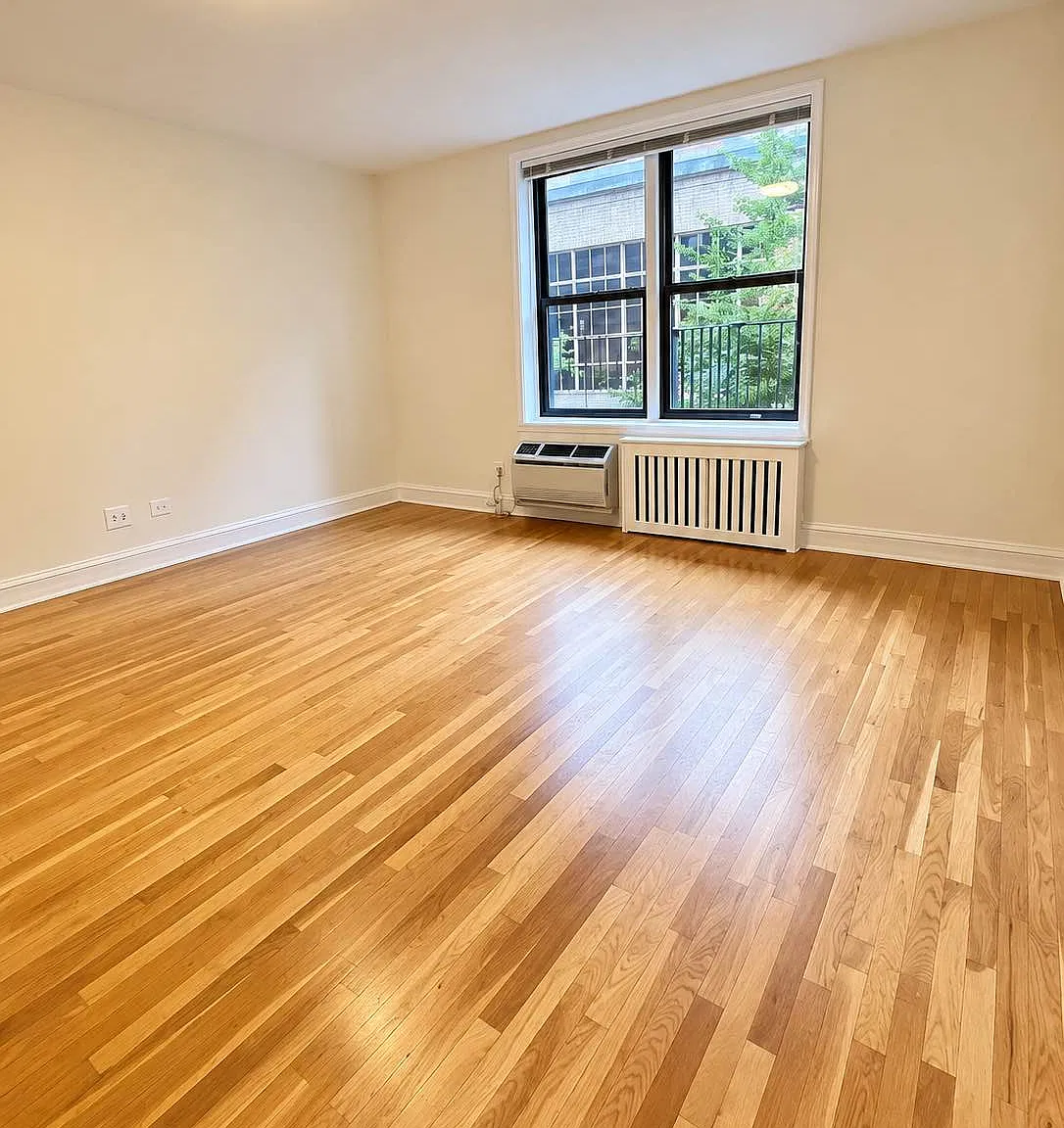 151 West 16th Street — Photo 4