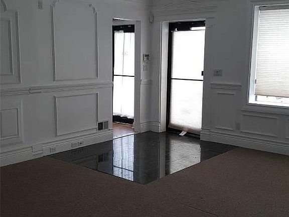 2nd image of 306 Jericho Tpke