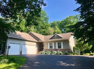 4544 Point Comfort Ln, Green Bay, WI 54311