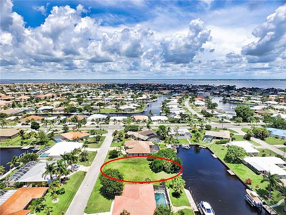 4th image of 240 Capri Isles Ct