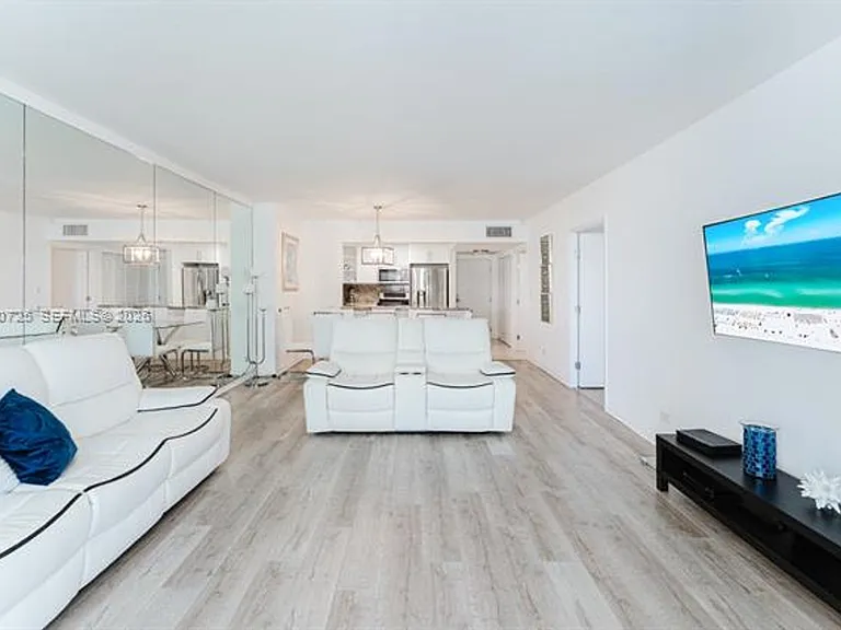 2301 Collins Ave #804 — Photo 7