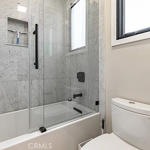 32 Dauphin — Photo 41
