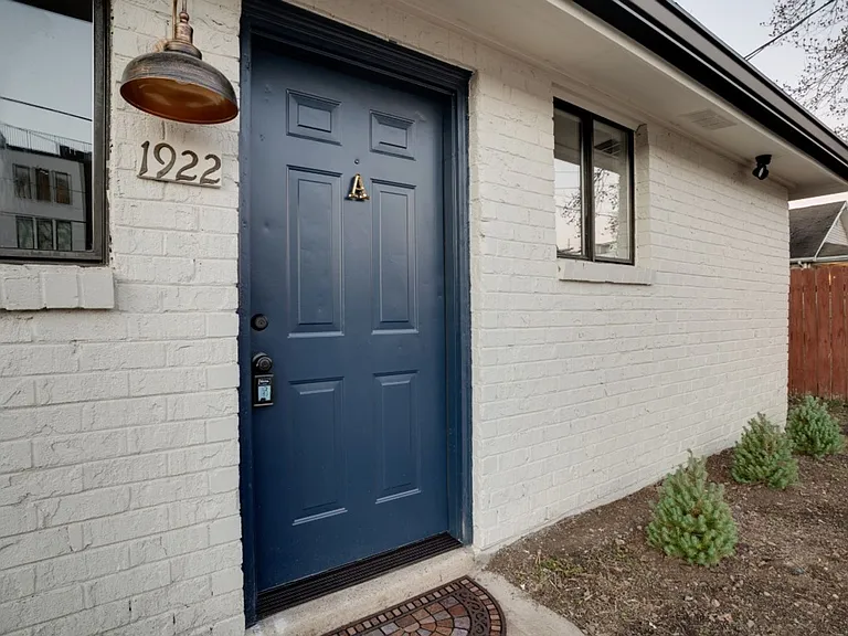 1922 Herman St — Photo 5
