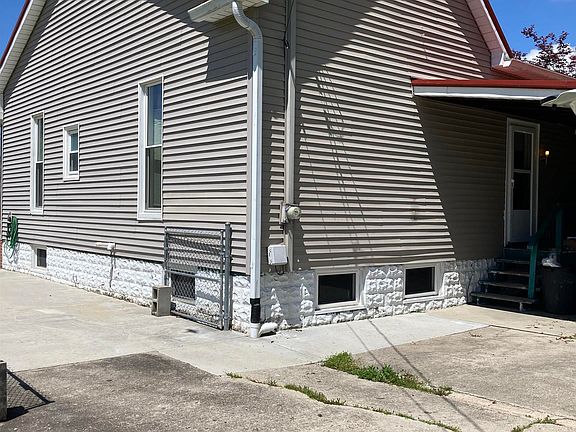 3rd image of 422 S Jackson St