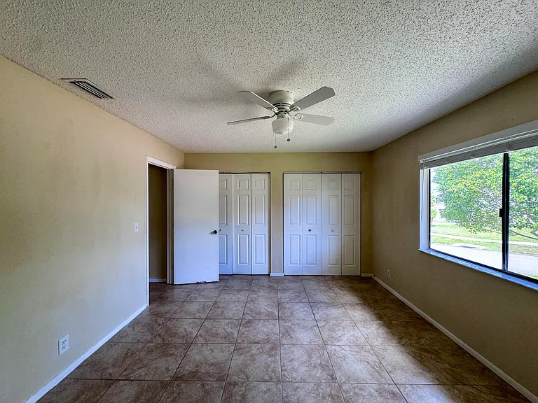 704 Riverside Dr — Photo 20