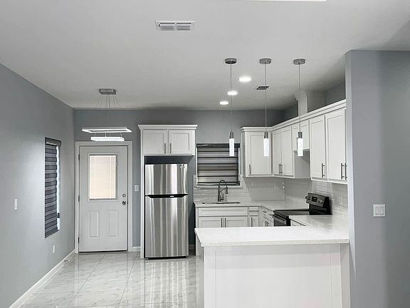 2nd image of 1013 Abby St #6