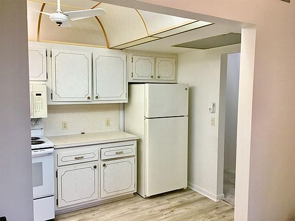 5th image of 204 Preston #204