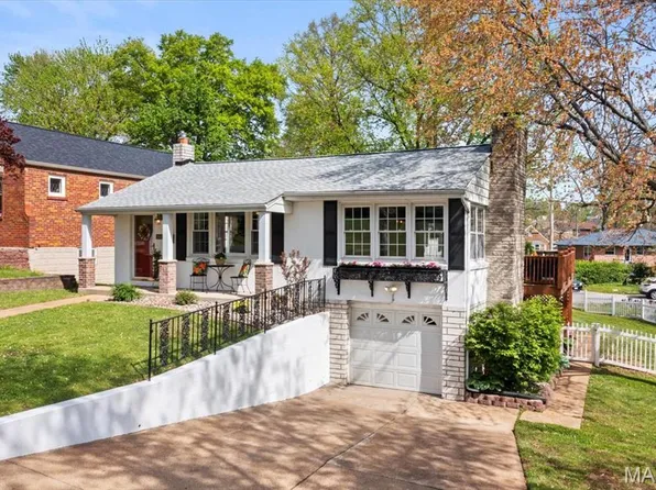 9401 Daisy Ln, Saint Louis, MO 63123