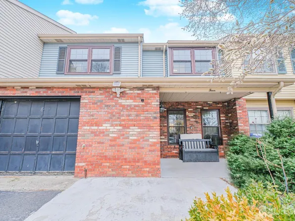 4 Stone Ct, East Brunswick, NJ 08816
