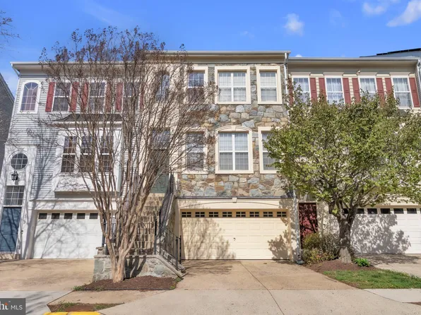 2110 Capstone Cir, Herndon, VA 20170