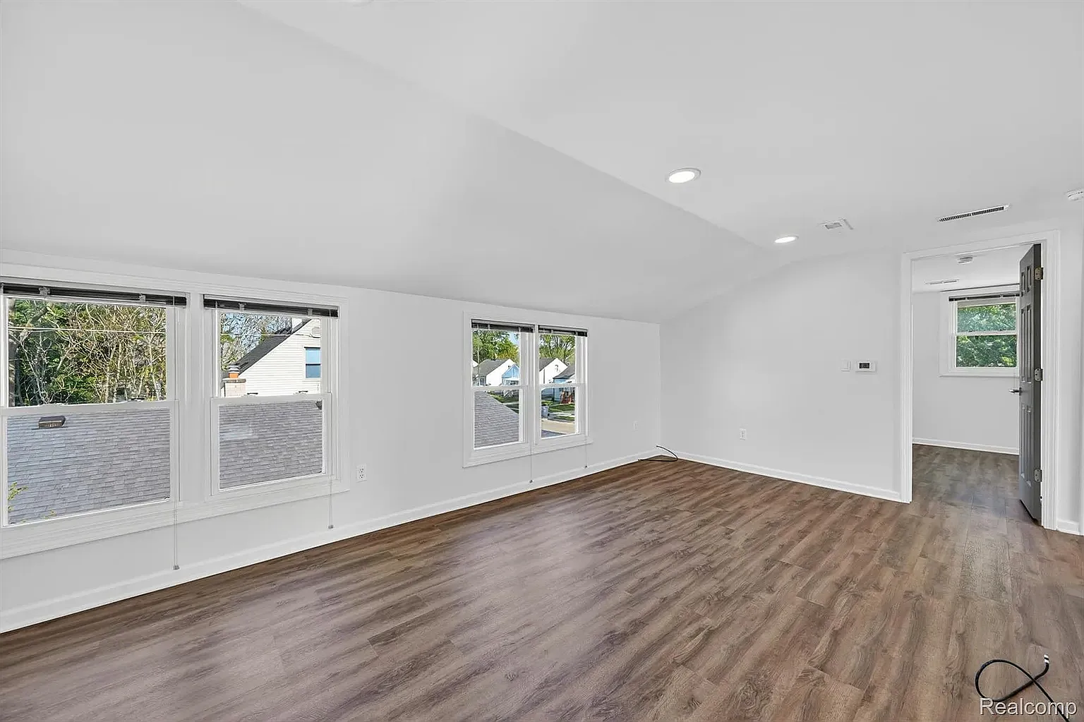 2 bed, 640 sqft, $1,300 — Photo 3