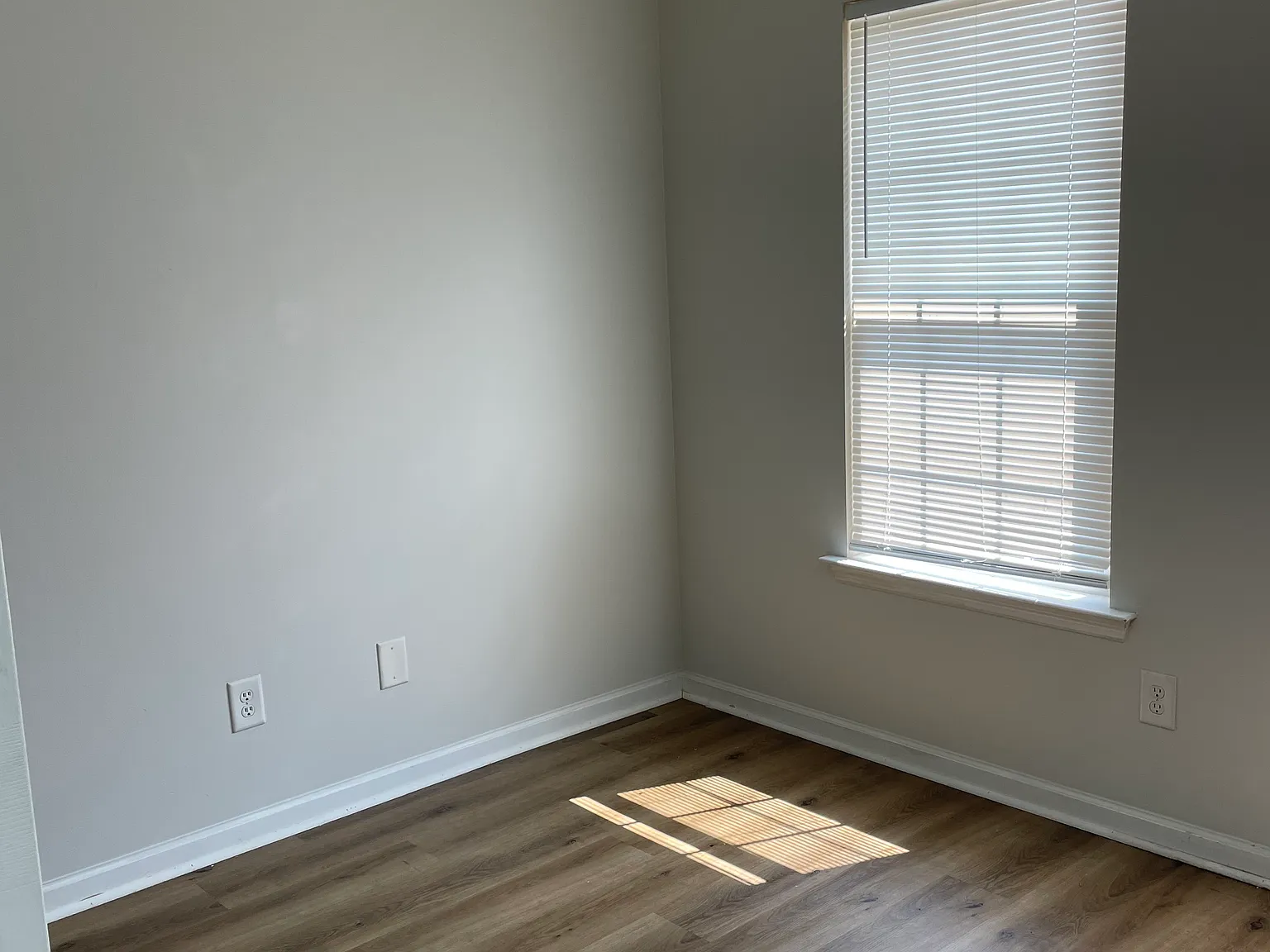 303 Brock Ln — Photo 2