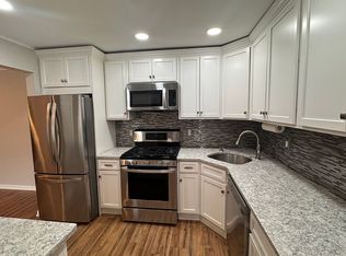 605 Chester Ct, Helmetta, NJ 08828