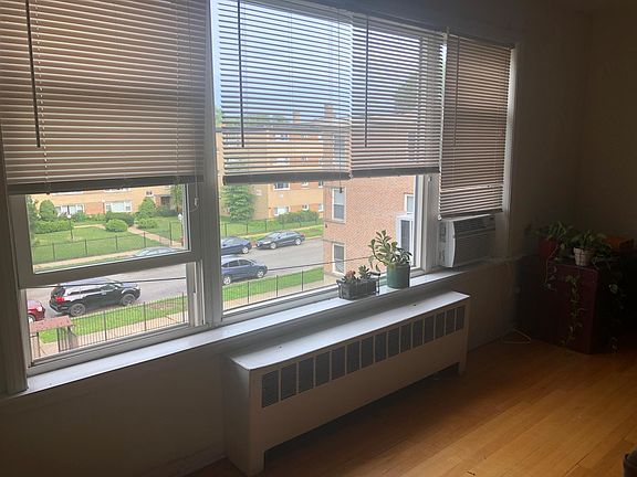 2nd image of 6130 N Seeley Ave