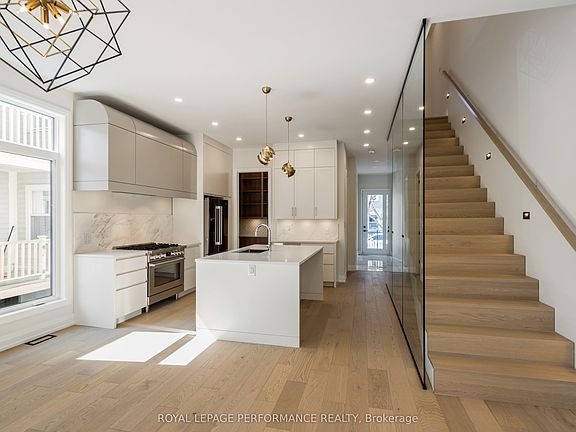 4th image of 31 Commanda Way