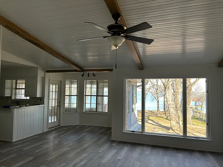 832 Shoreline Dr — Photo 8