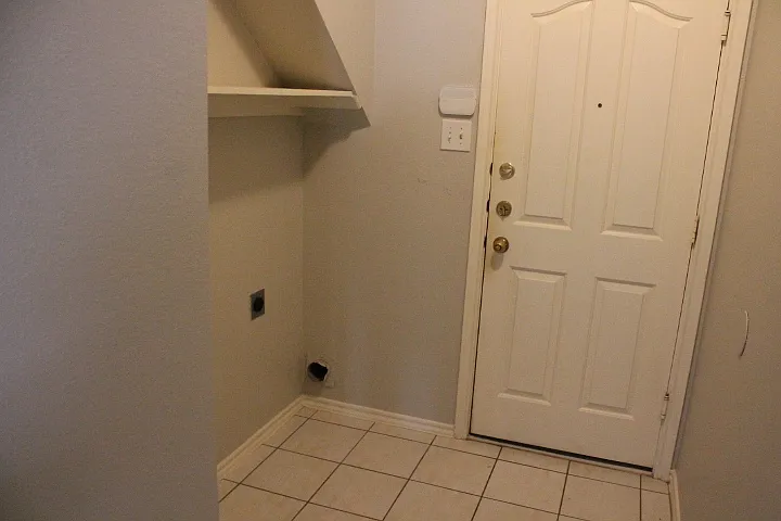 3623 Rodale Way — Photo 7