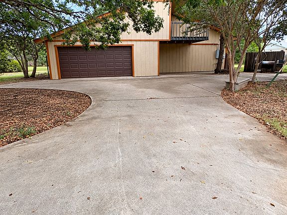 3rd image of 332 Margo Dr