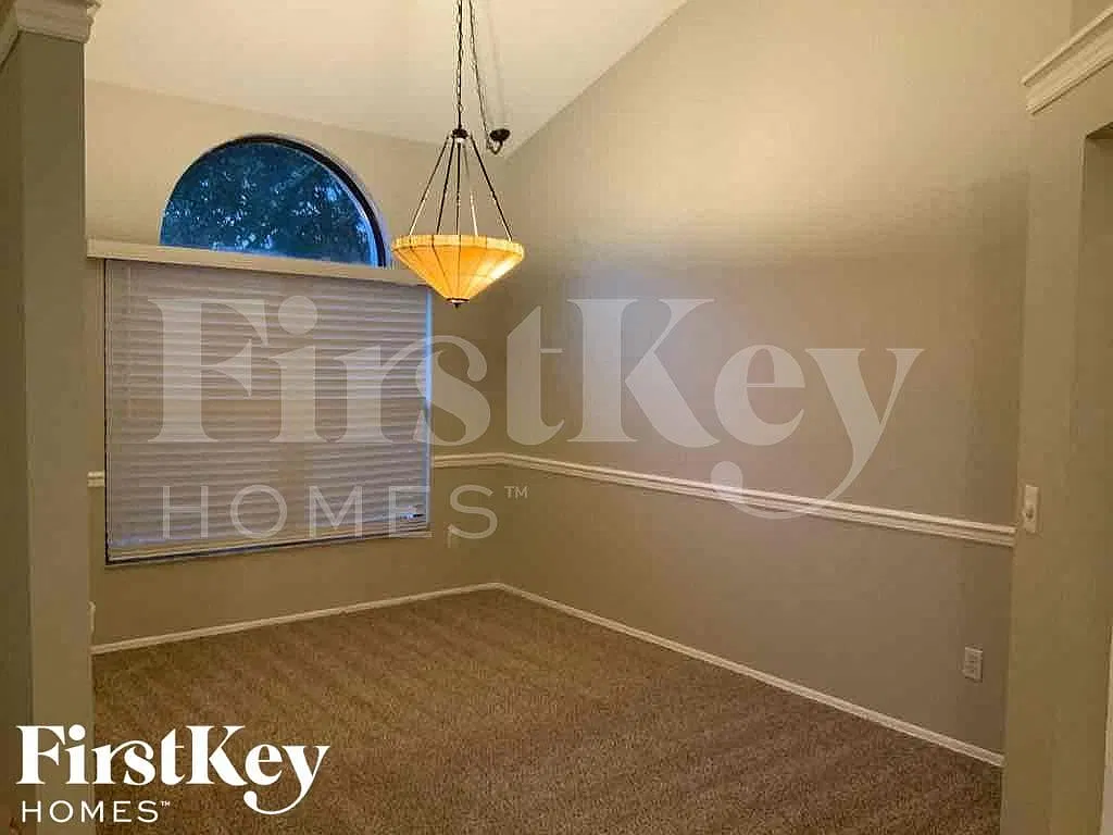 3 bed, 2.0 bath, 1619 sqft, $2,495 — Photo 2