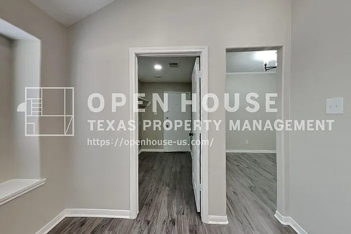 3 bed, 2.0 bath, 1764 sqft, $1,940 — Photo 4