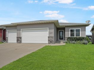 4209 Thresher Ct, Cedar Falls, IA 50613