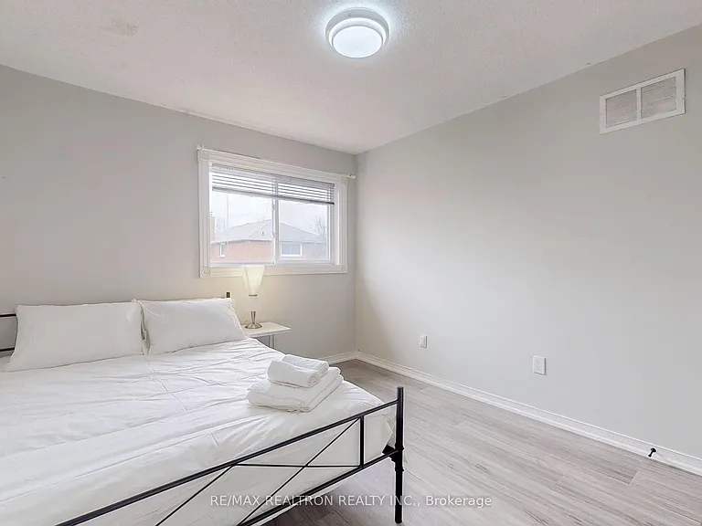 8 Estoril St #UPPER — Photo 19