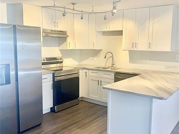 3rd image of 4611 Burkett Cir