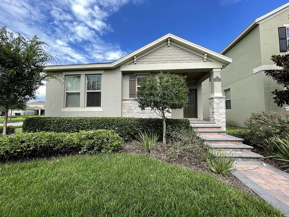 8221 Lakeview Crossing Dr