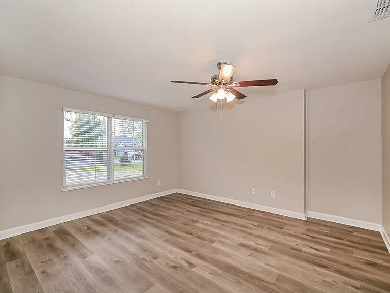 407 Cindi Ct — Photo 9