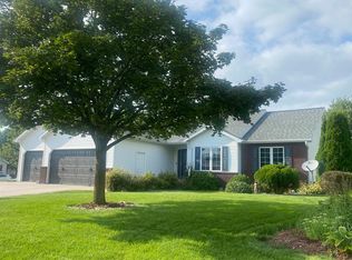 543 Nicole Ln, Wrightstown, WI 54180