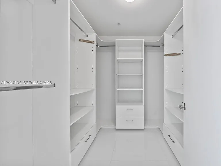17301 Biscayne Blvd #811 — Photo 35