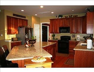 3rd image of 1033 Lakeside Dr
