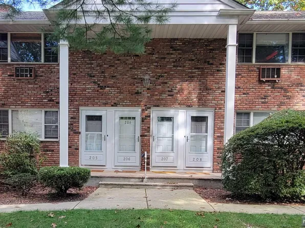 206 Washington Dr, Ramsey, NJ 07446
