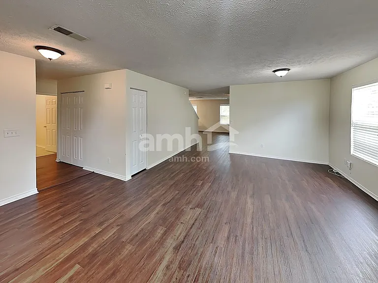 2651 Sutherland Dr — Photo 8