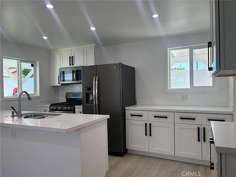 8639 Bothwell — Photo 7