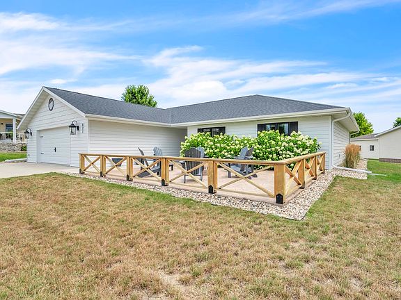 3rd image of 621 Meadowlark Ln