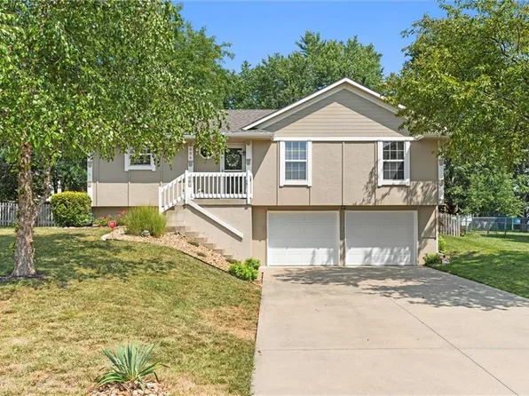 606 Willow Brook Dr, Raymore, MO 64083