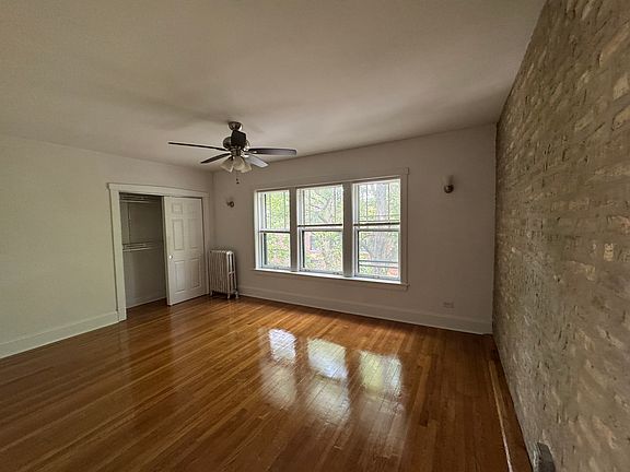 4th image of 4209 N Leavitt St #3