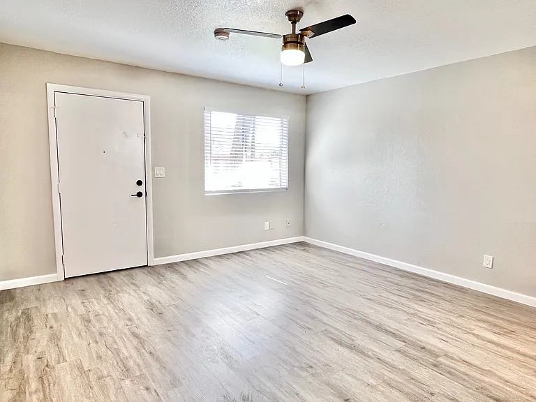 Mojave Apartments — Photo 17