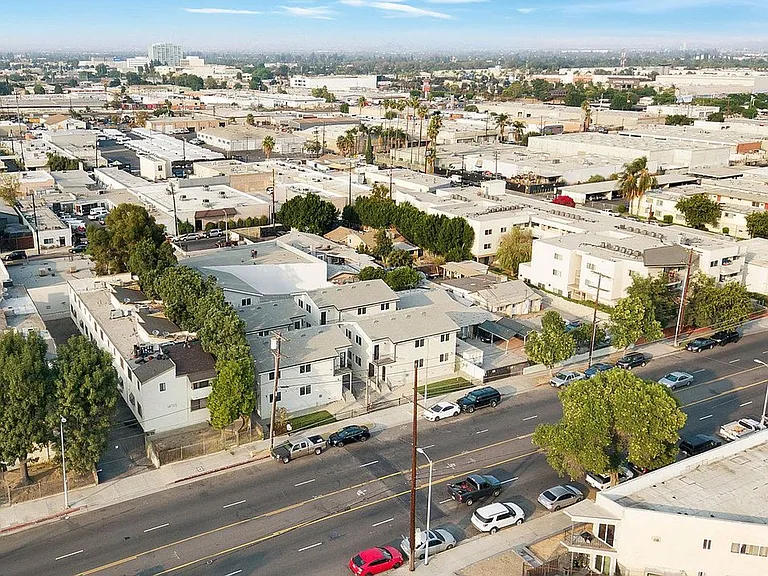 14703-14711 Saticoy St — Photo 27