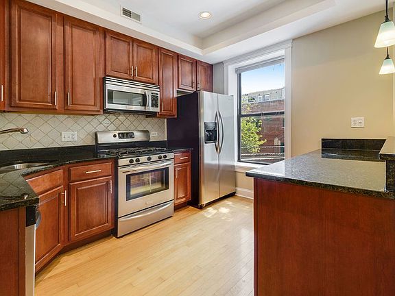 3rd image of 814 W Aldine Ave APT 2S