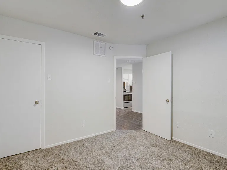 Moser Gardens Apartments — Photo 16