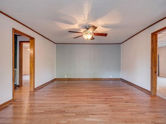 4th image of 624 Riverview Dr