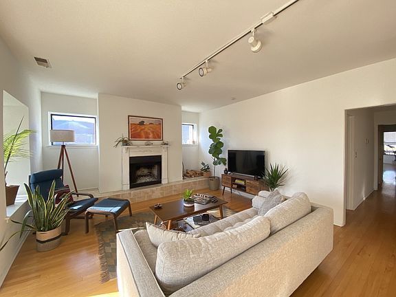 3rd image of 728 W Waveland Ave APT 1
