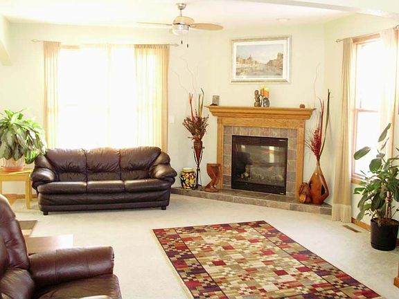 Living Room/Fireplace